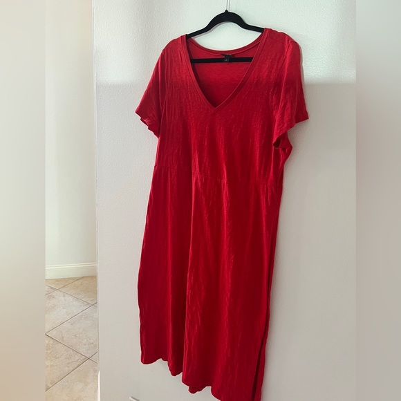 torrid Dresses & Skirts - Torrid red short sleeved midi dress v-neck and slits in both sides. Size 1